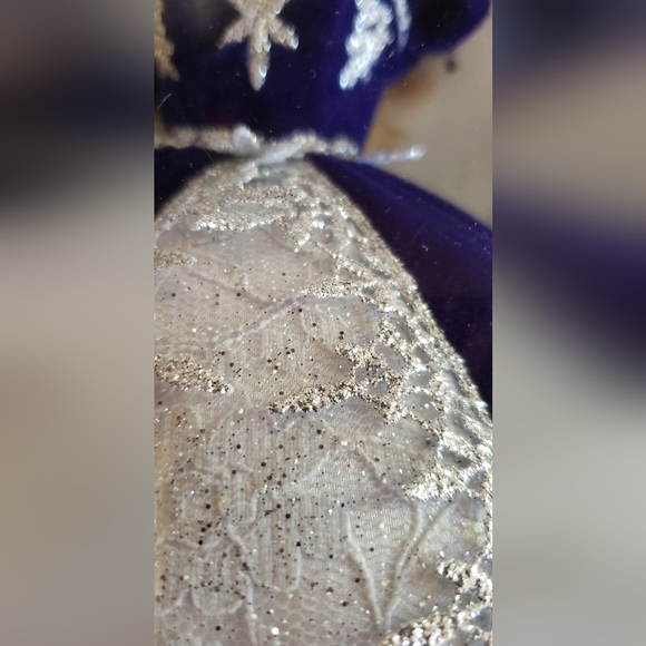 2000 Millennium Barbie - Picture 8 of 16